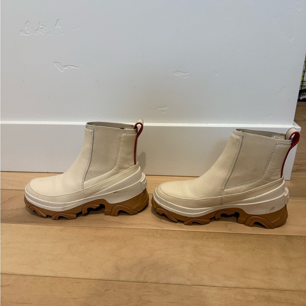 Sorel Cream Boots with Tan Soles